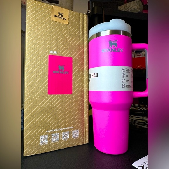 STANLEY The Quencher H2.0 FlowState™ Tumbler | 40 OZ - Picture 1 of 1